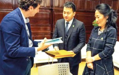 Мэр Мадрида встретился с представителями «Тяньши»