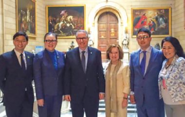 Высшее руководство «Тяньши» посетило Барселонский университет